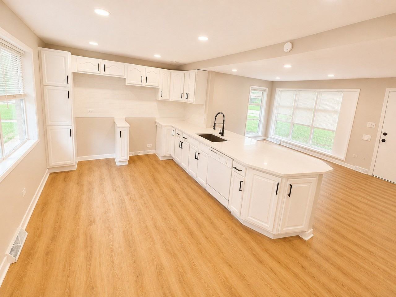 14603 Avalon Ave - Photo 5 of 16