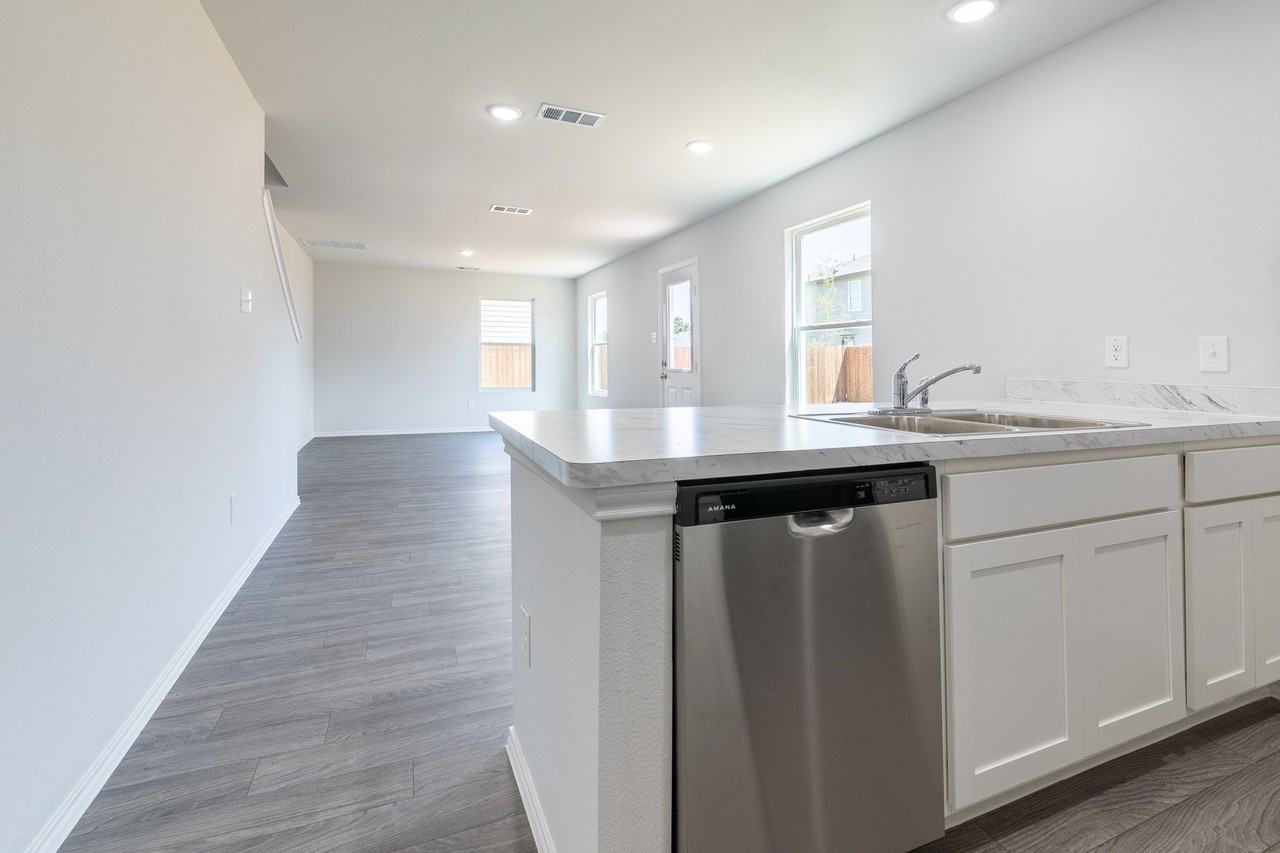 103 Levi Dr - Photo 3 of 24