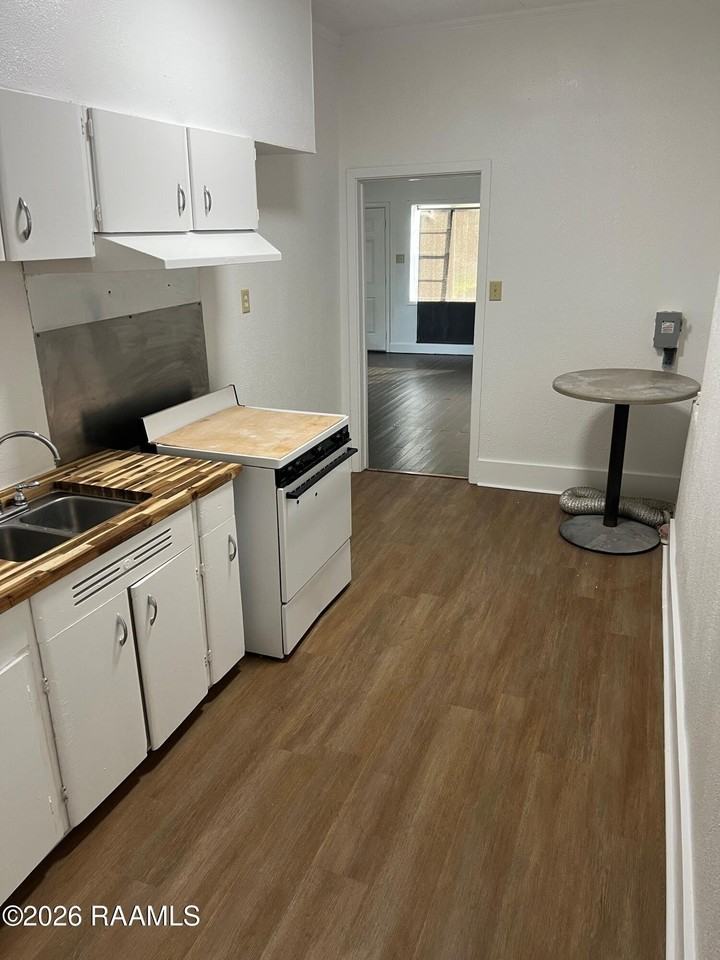 500 Adrienne St #2 - Photo 4 of 8