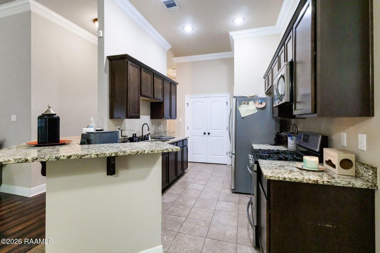 114 Clover Leaf Dr - Photo 3 of 17