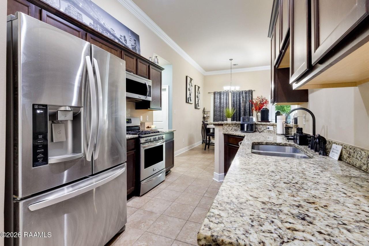114 Clover Leaf Dr - Photo 5 of 17