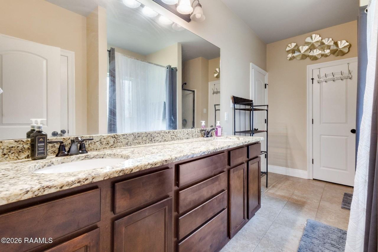 114 Clover Leaf Dr - Photo 6 of 17