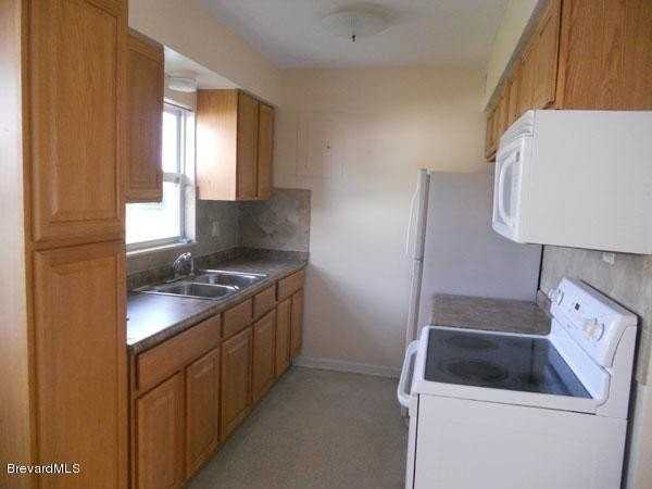 2026 Sarno Rd - Photo 3 of 11