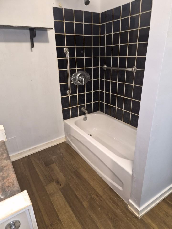 40 Essa Road - Photo 2 of 9