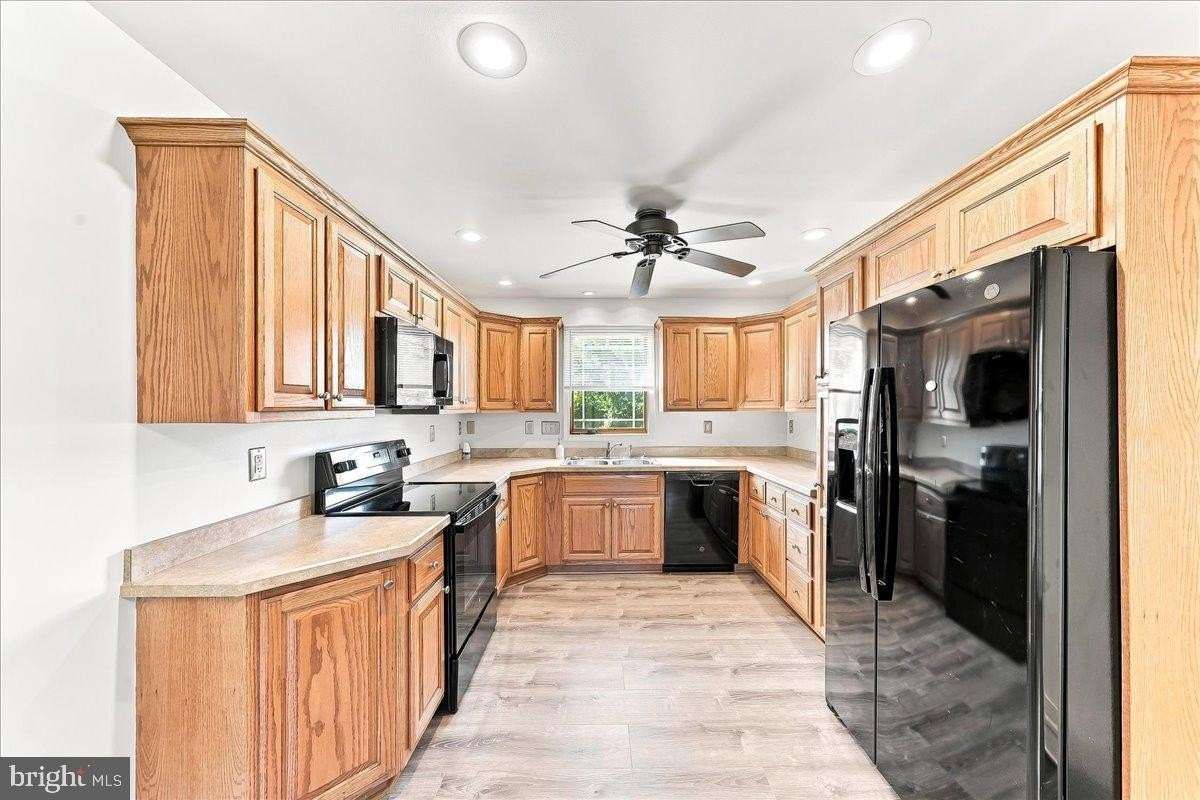 110 E Hoffecker St - Photo 4 of 30