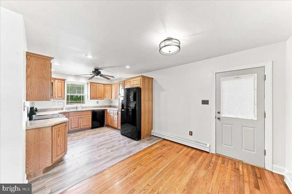 110 E Hoffecker St - Photo 5 of 30