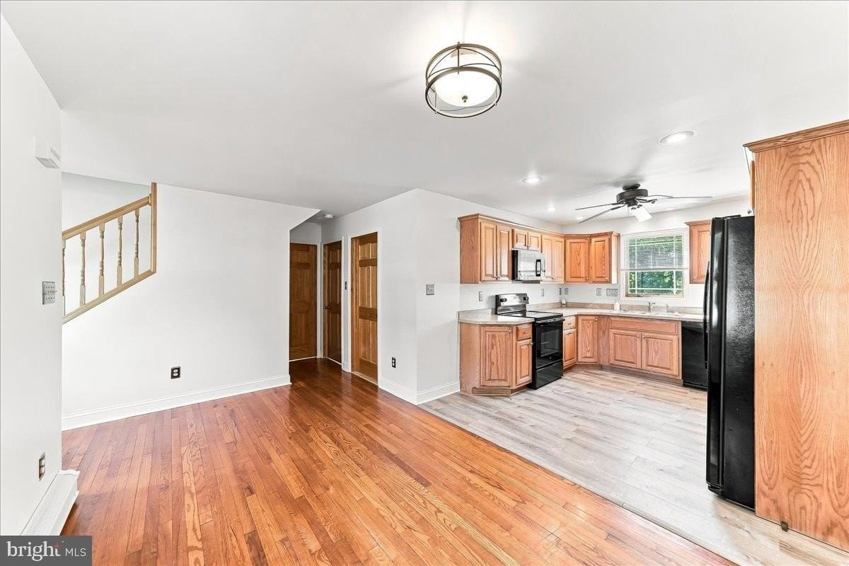 110 E Hoffecker St - Photo 7 of 30
