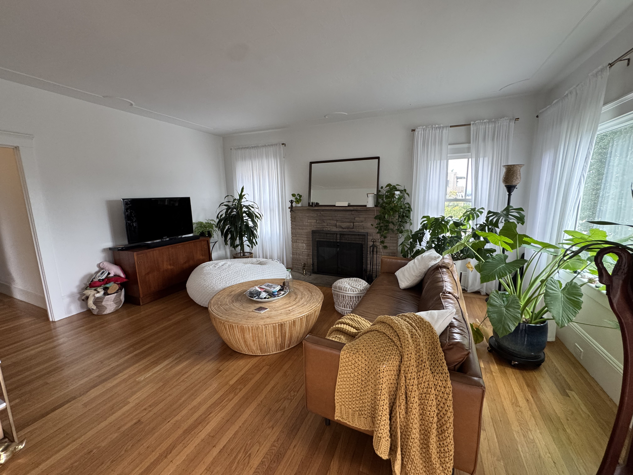 901 Vermont St - Photo 2 of 10
