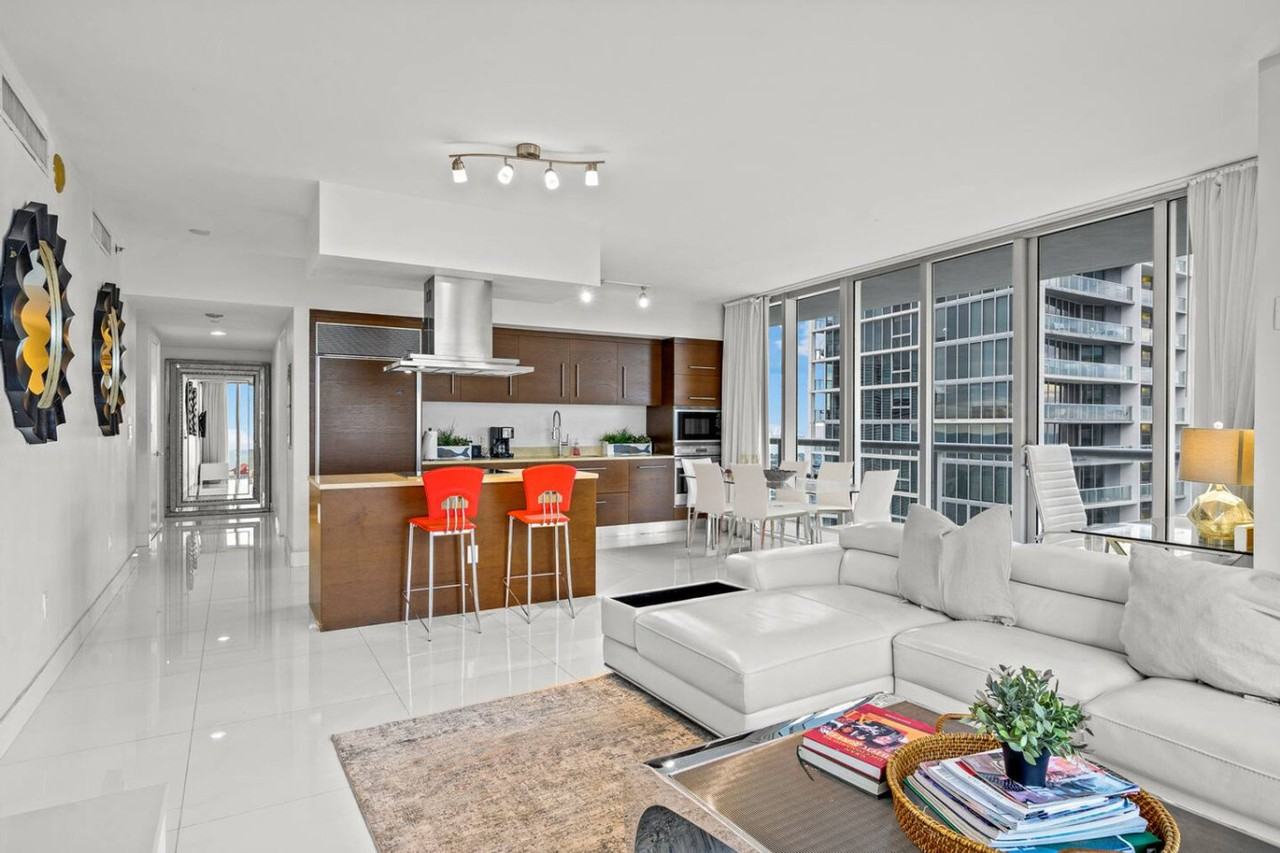 485 Brickell Avenue - Photo 2 of 29