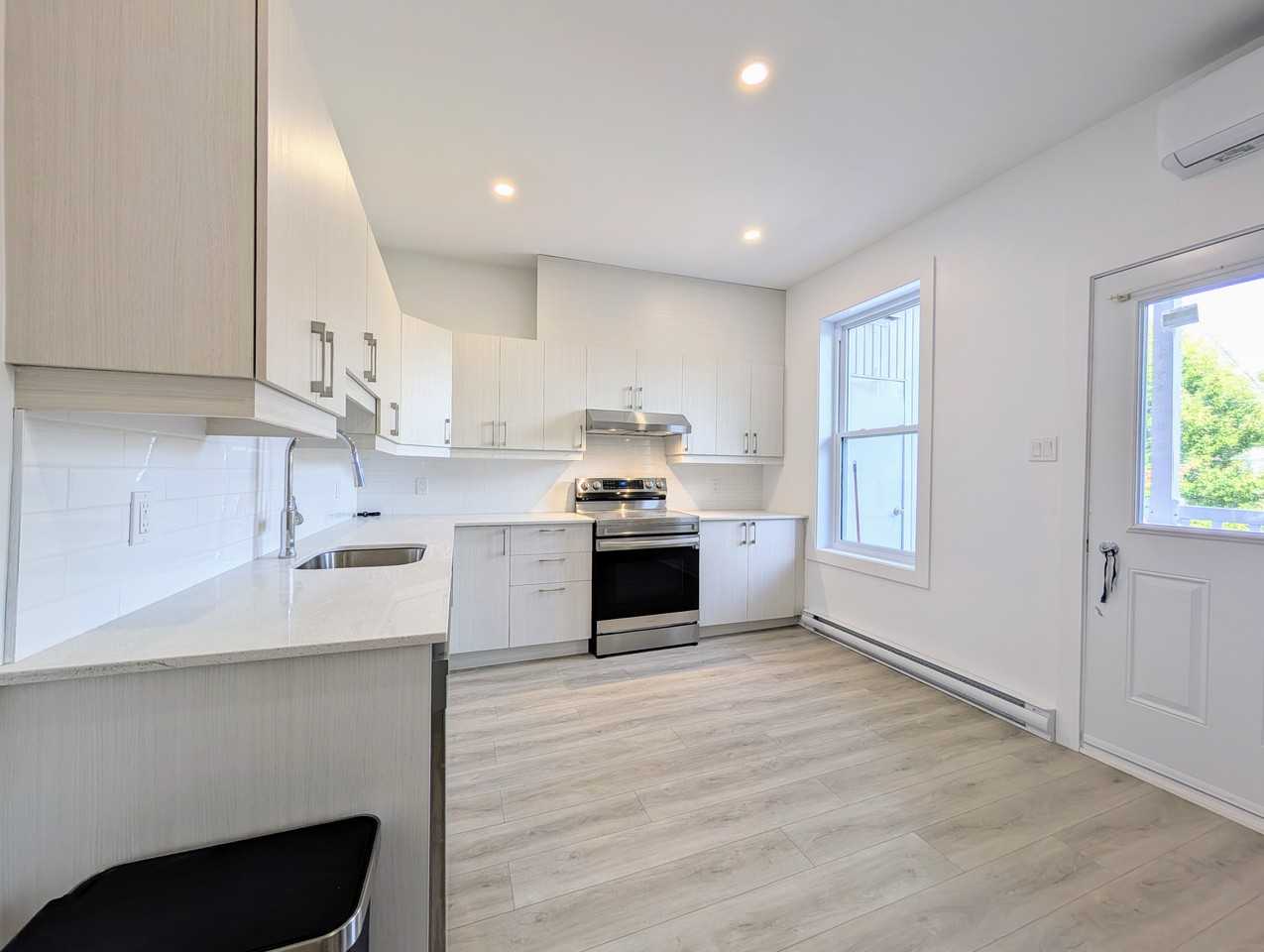 3522 Rue Evelyn - Photo 6 of 12