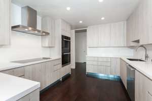 featured image of 430 N Maple Dr