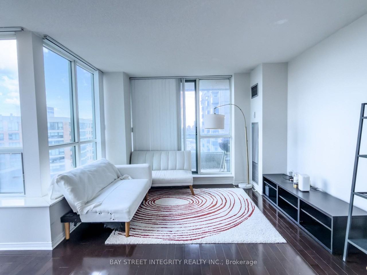 39 Pemberton Avenue - Photo 3 of 28