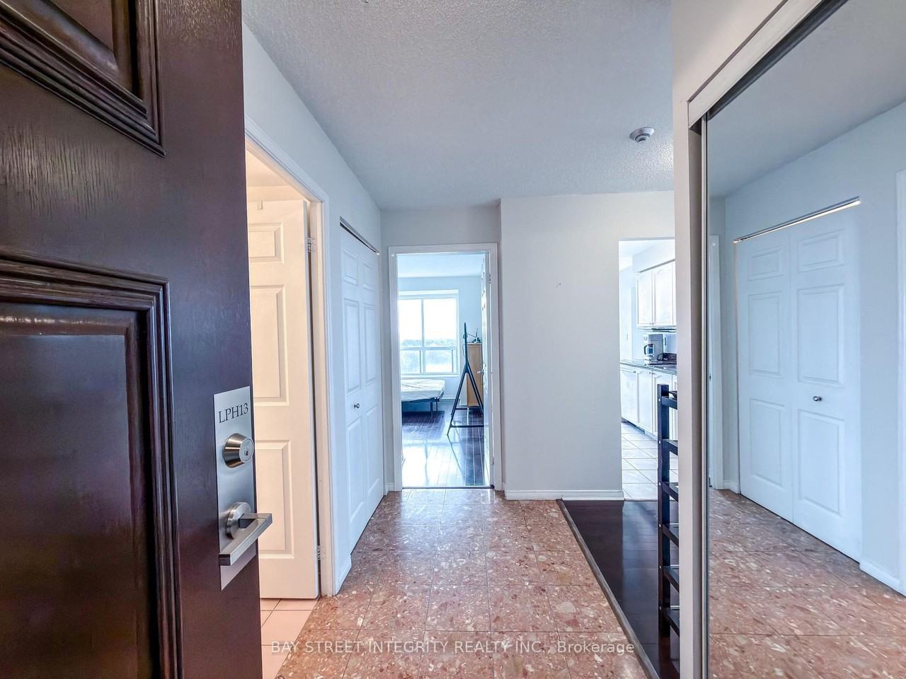 39 Pemberton Avenue - Photo 4 of 28
