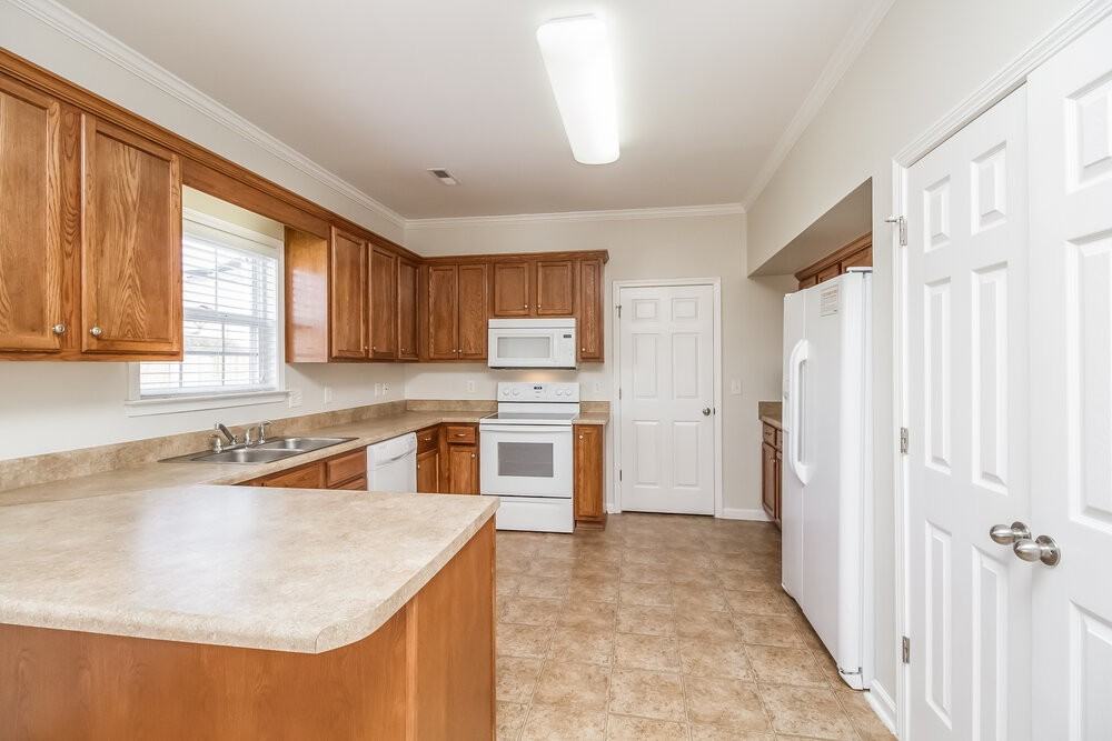 3432 Hamberton Cir - Photo 6 of 17