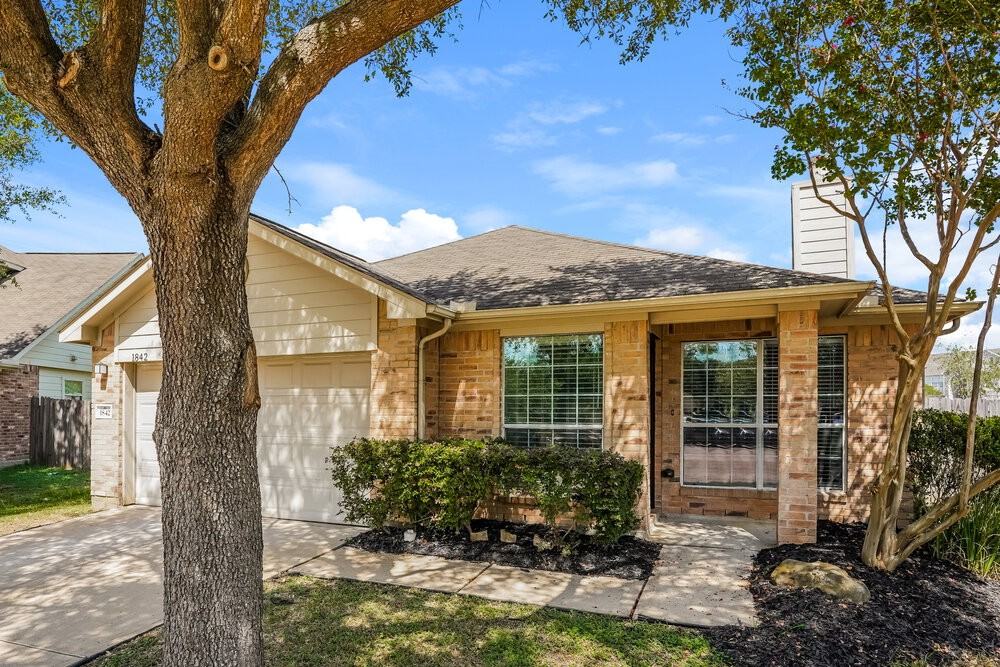 1842 Strongs Ct - Photo 3 of 16