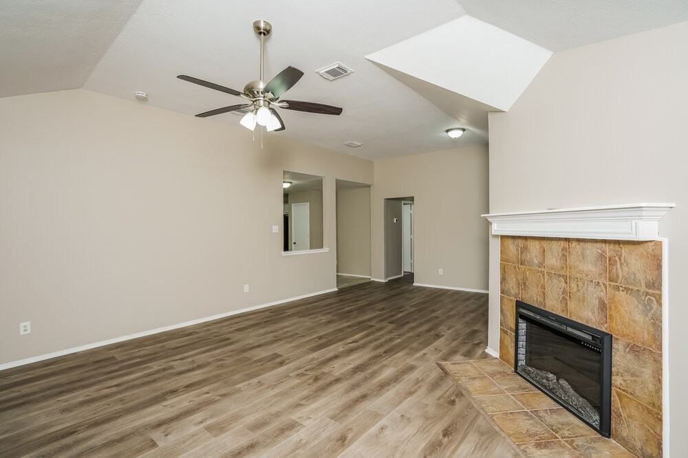 1842 Strongs Ct - Photo 5 of 16