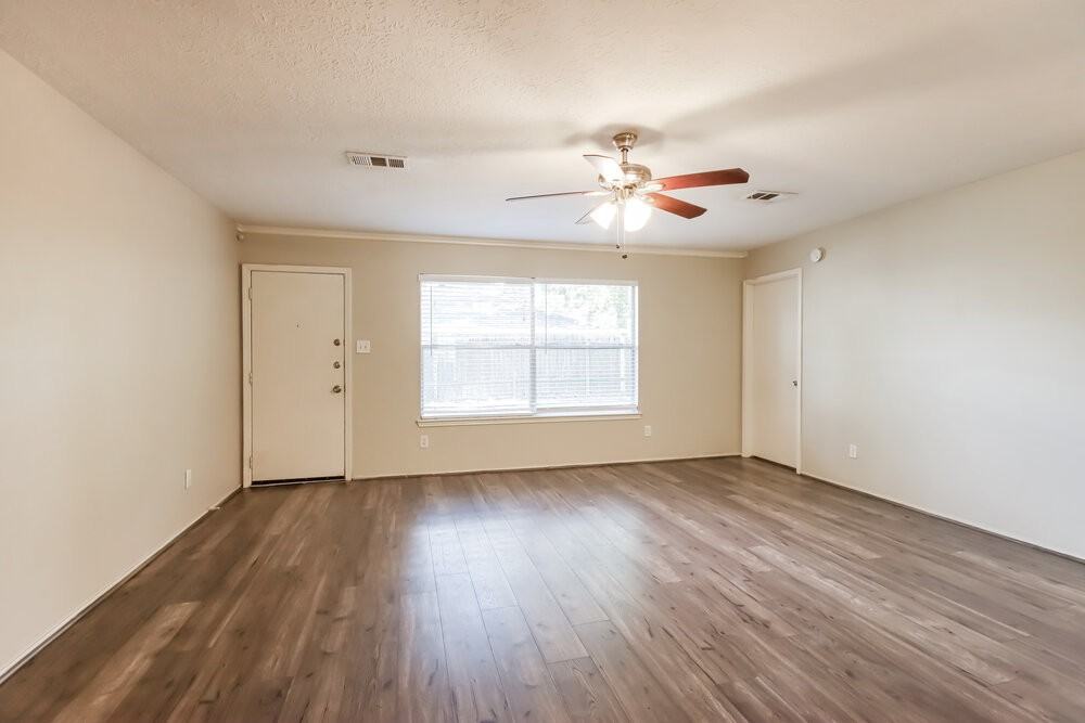 18718 Cleeve Close - Photo 3 of 19