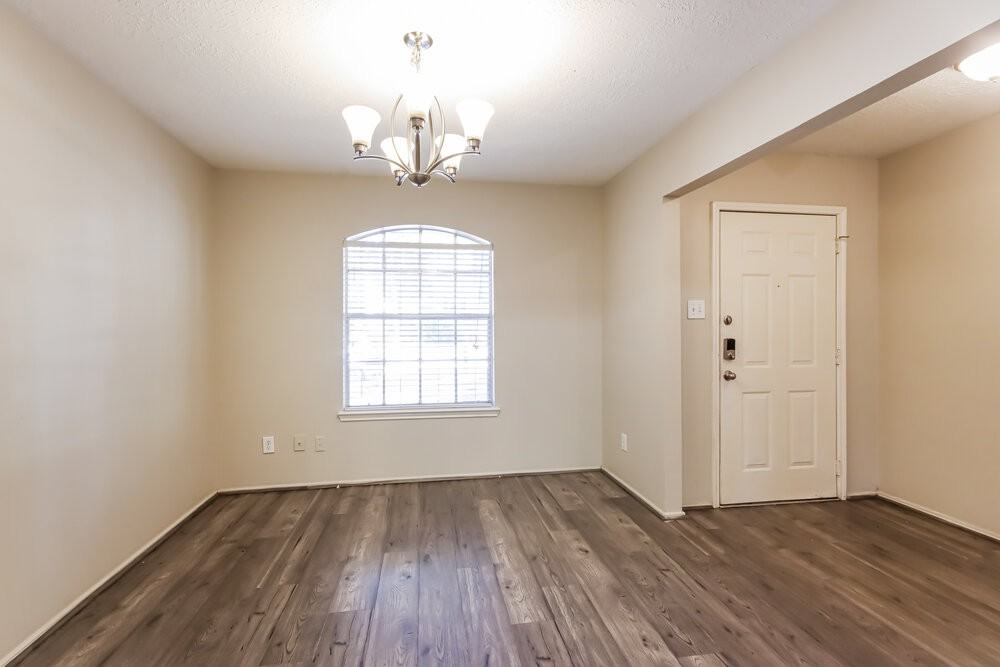 18718 Cleeve Close - Photo 5 of 19