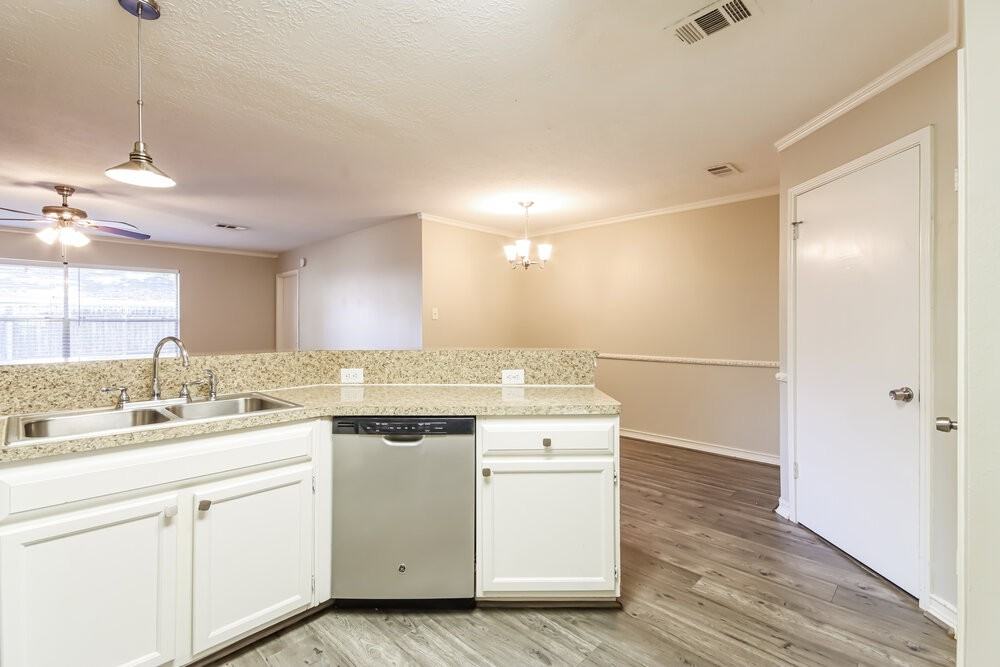 18718 Cleeve Close - Photo 6 of 19