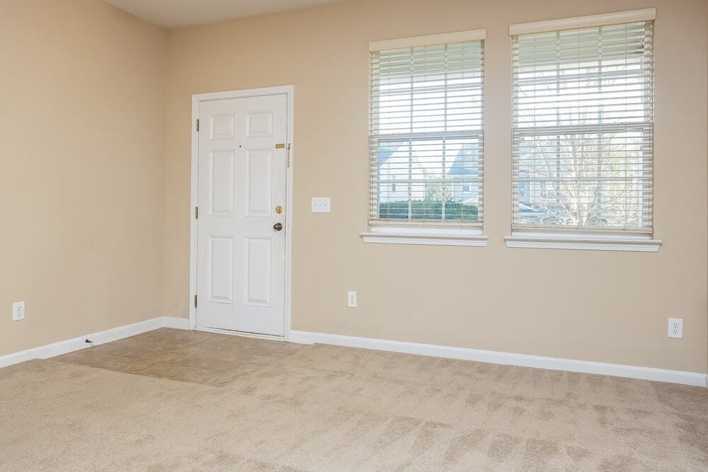 176 Parkmont Way - Photo 4 of 17