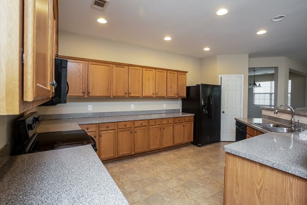 176 Parkmont Way - Photo 7 of 17
