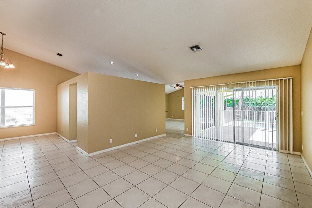 5339 Nw 99th Ln - Photo 3 of 15