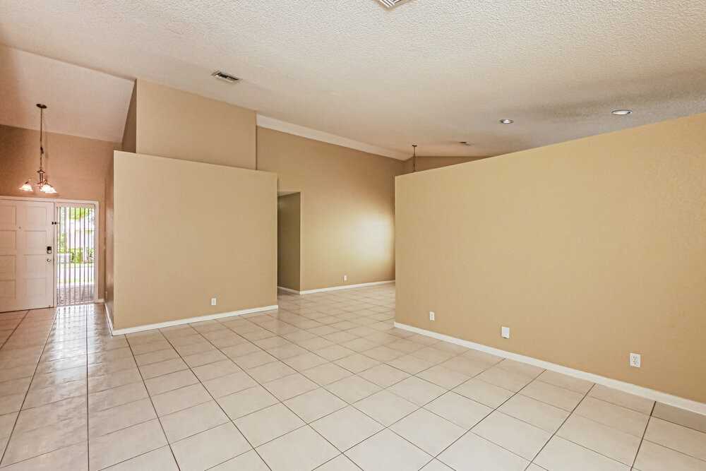 5339 Nw 99th Ln - Photo 4 of 15