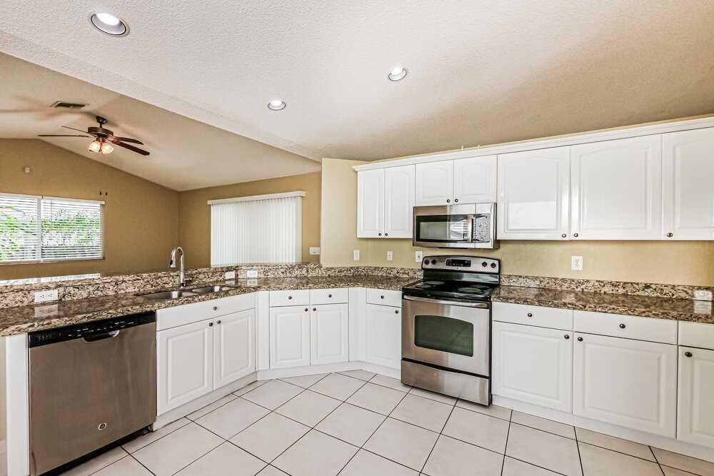 5339 Nw 99th Ln - Photo 6 of 15