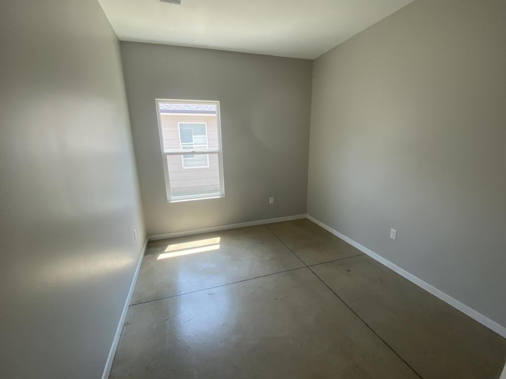 1811 N Madison Ave - Photo 3 of 13