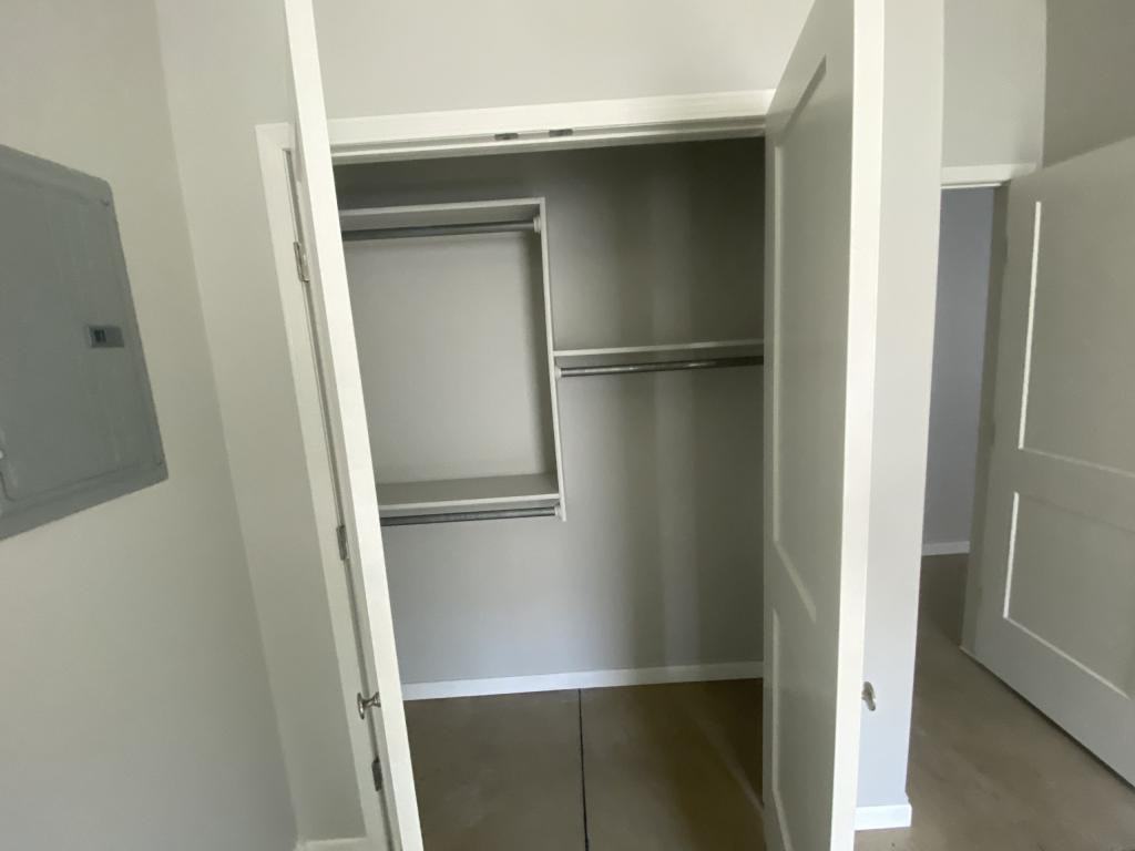 1811 N Madison Ave - Photo 4 of 13