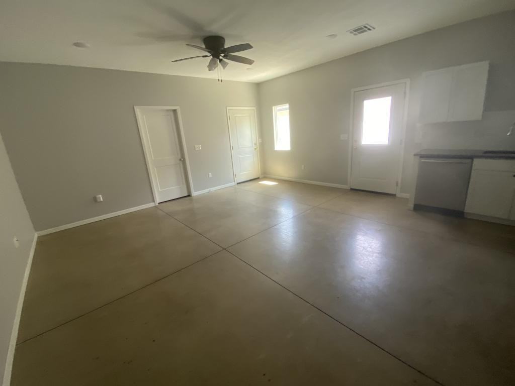 1811 N Madison Ave - Photo 6 of 13