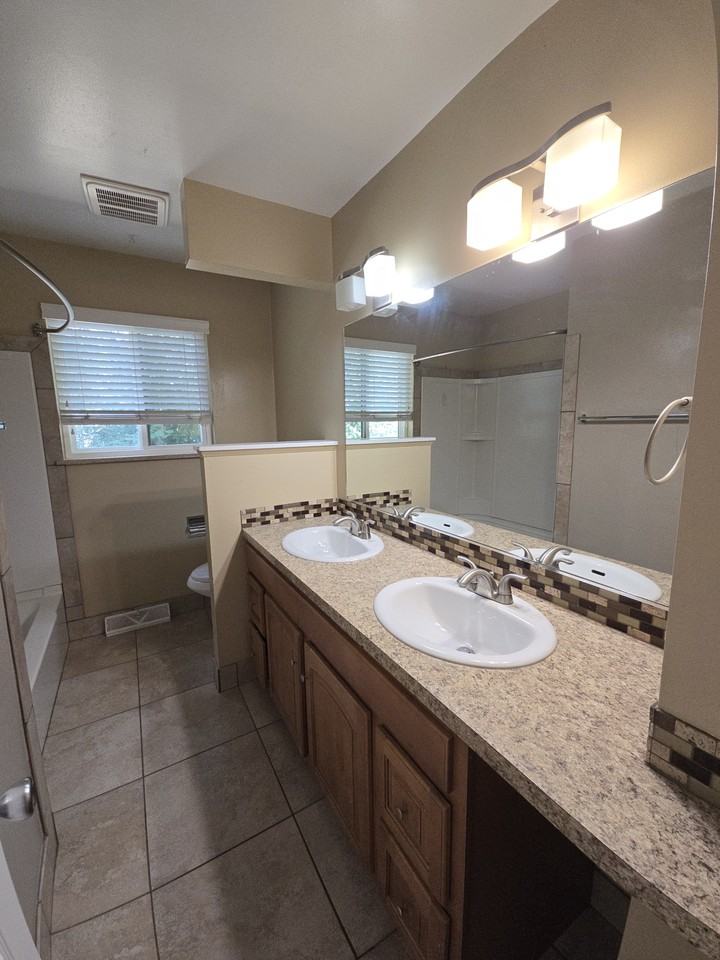 1508 Brentwood Dr - Photo 4 of 11