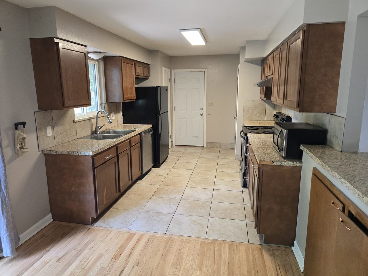 1508 Brentwood Dr - Photo 7 of 11