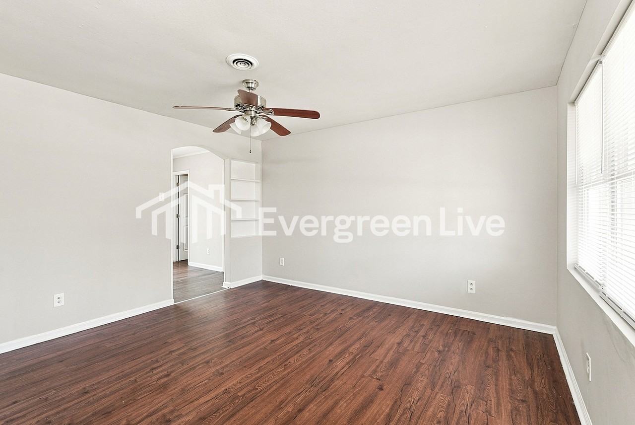1803 Fashion Ct - Photo 3 of 15