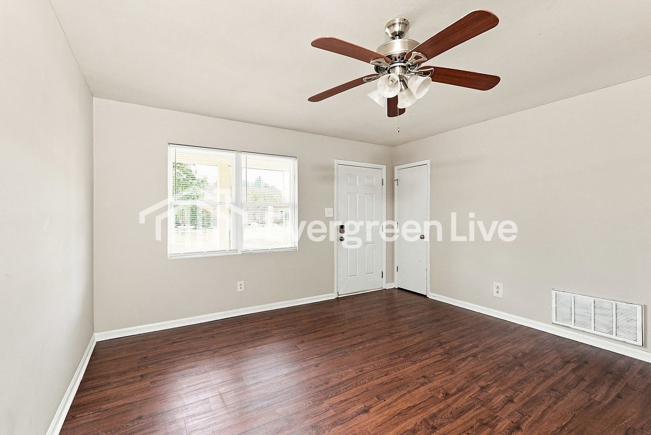 1803 Fashion Ct - Photo 4 of 15