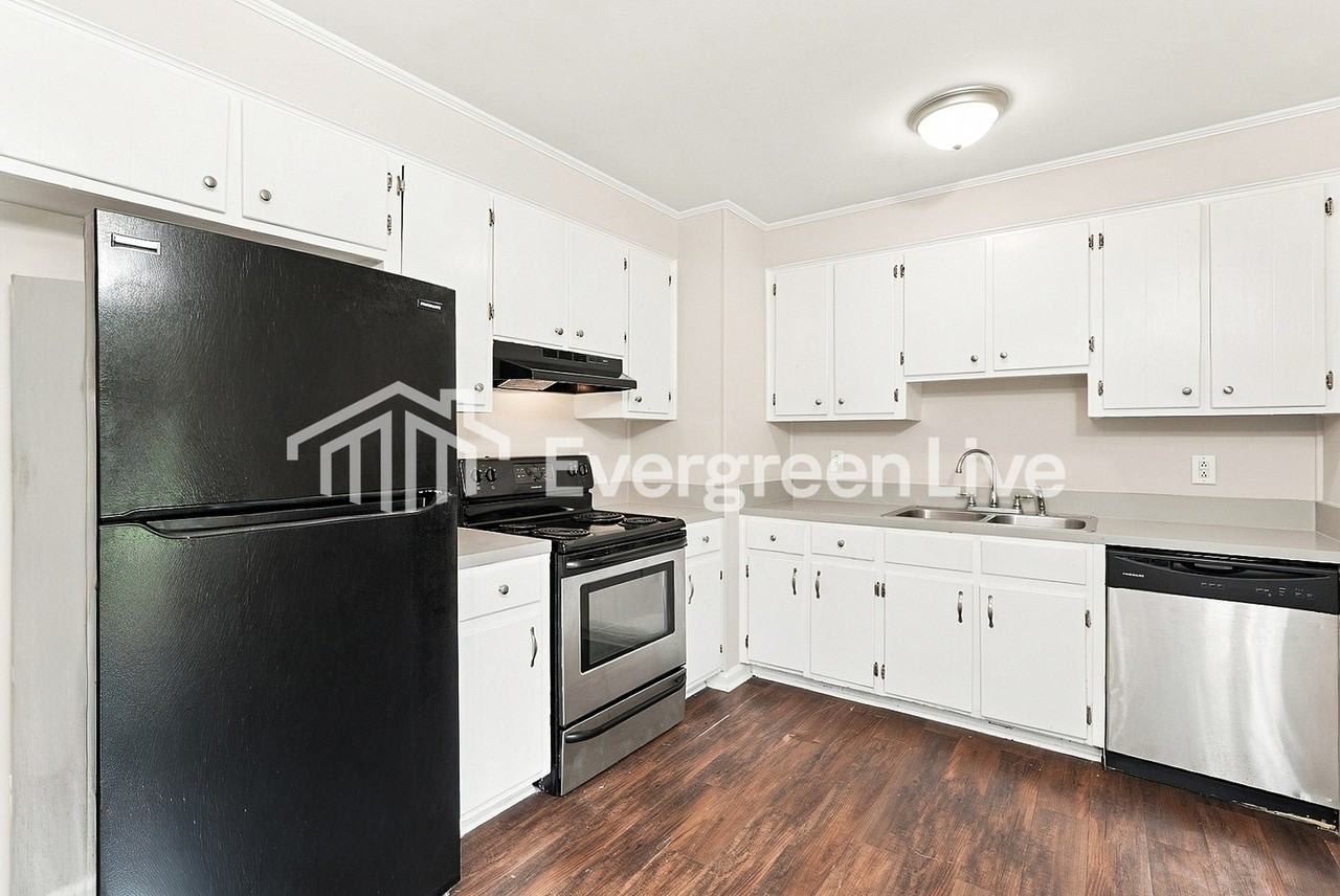 1803 Fashion Ct - Photo 5 of 15