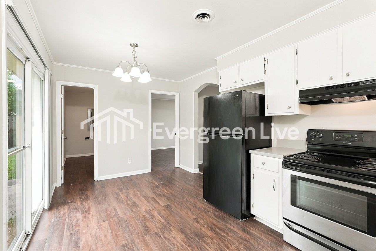 1803 Fashion Ct - Photo 6 of 15