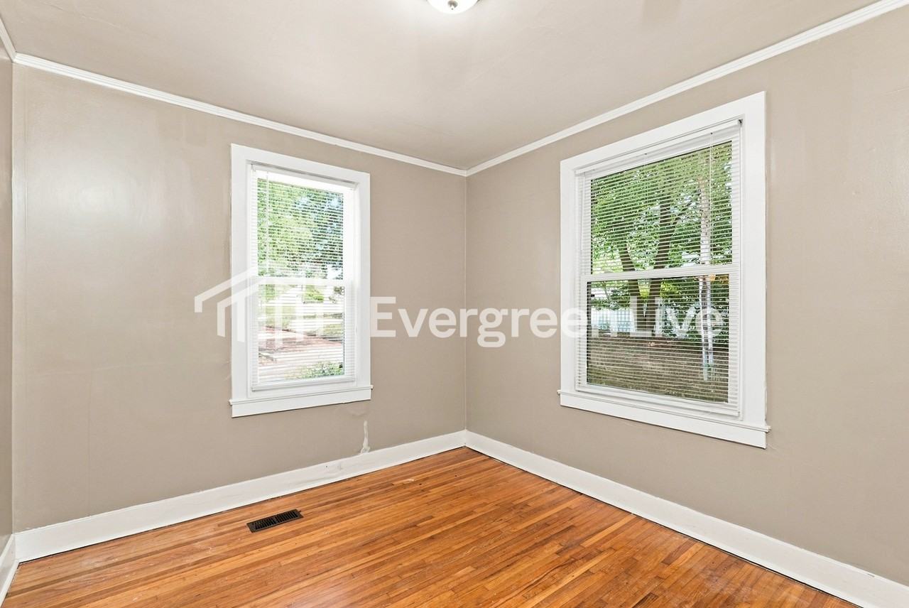 1742 Pinetree Rd - Photo 5 of 15