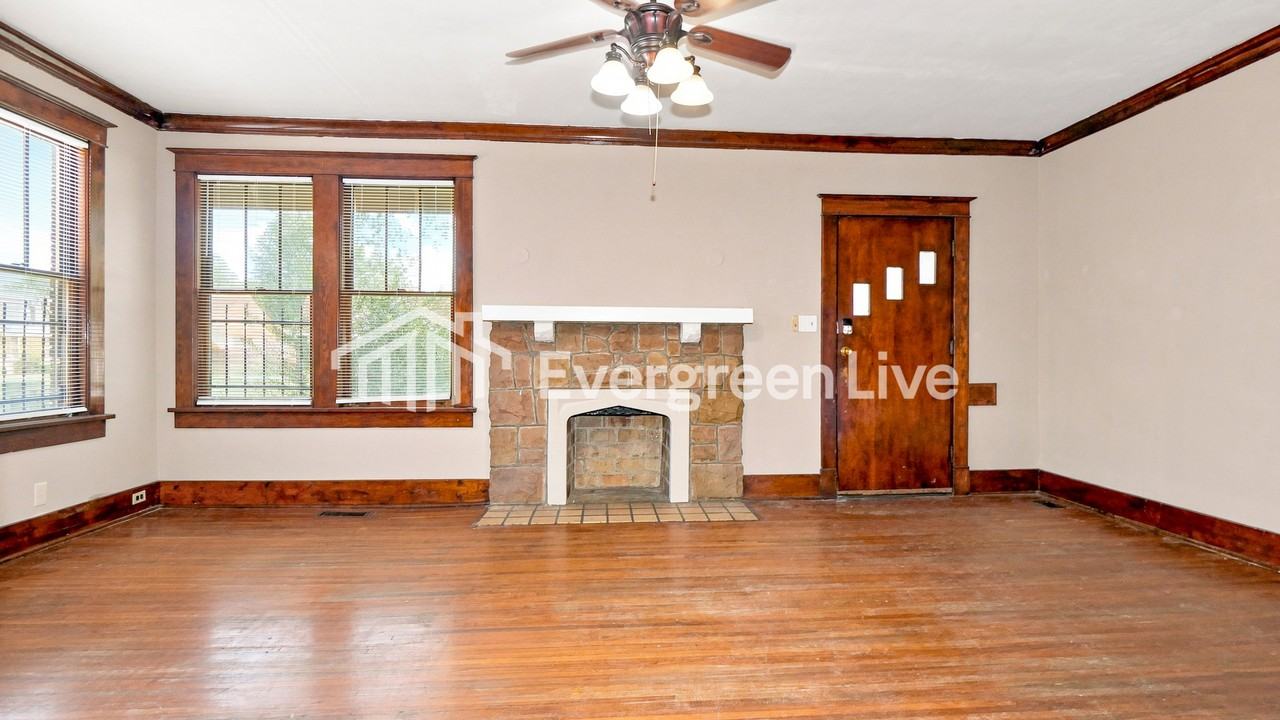 887 N Auburndale St - Photo 4 of 15