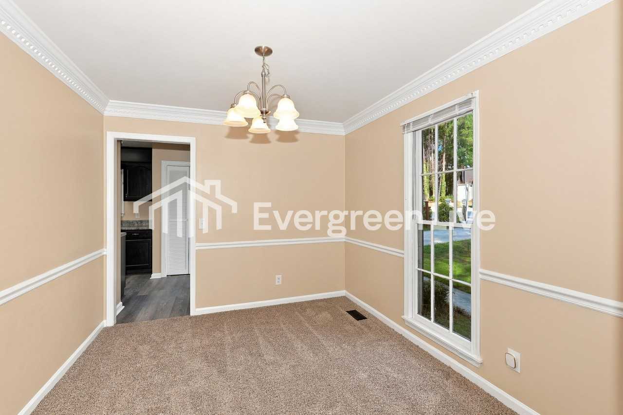 1103 William And Mary Ct - Photo 2 of 15