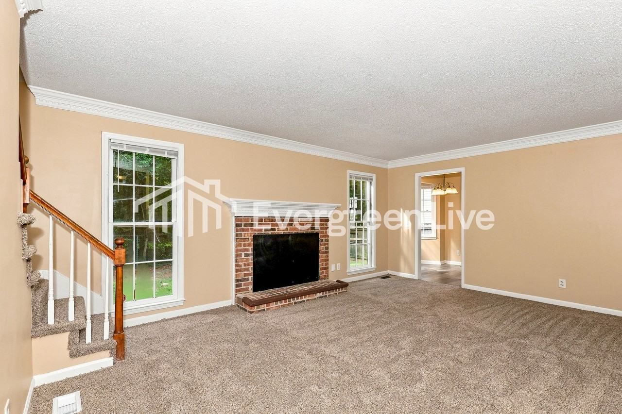 1103 William And Mary Ct - Photo 3 of 15