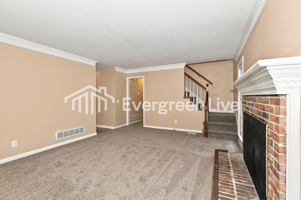 1103 William And Mary Ct - Photo 4 of 15