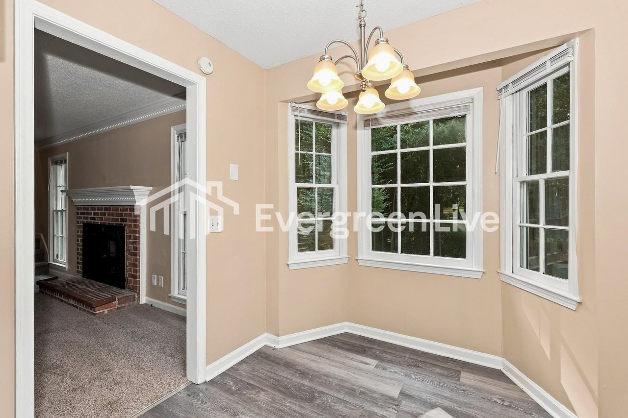 1103 William And Mary Ct - Photo 5 of 15