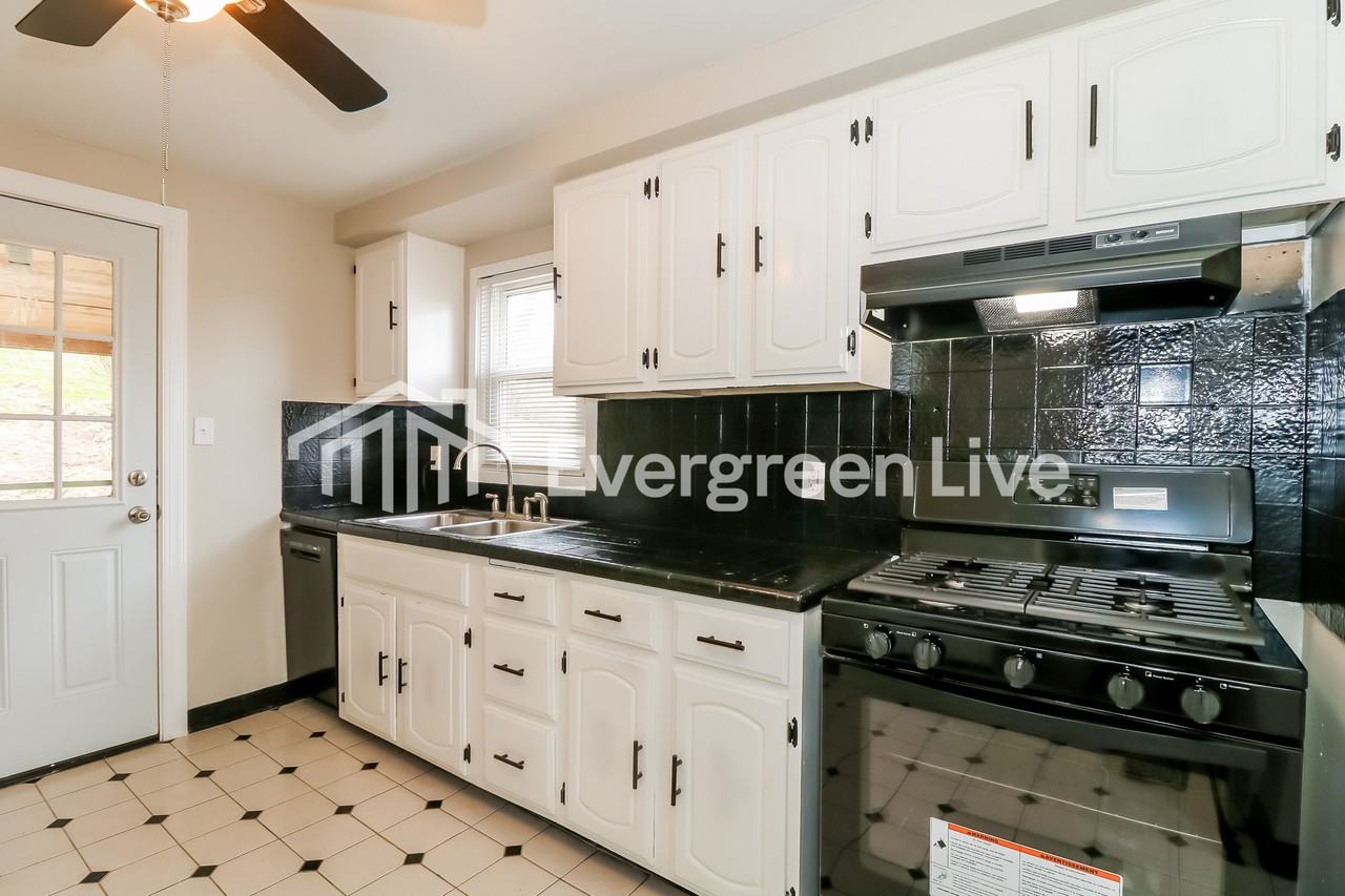 2443 Webster Ave - Photo 7 of 15