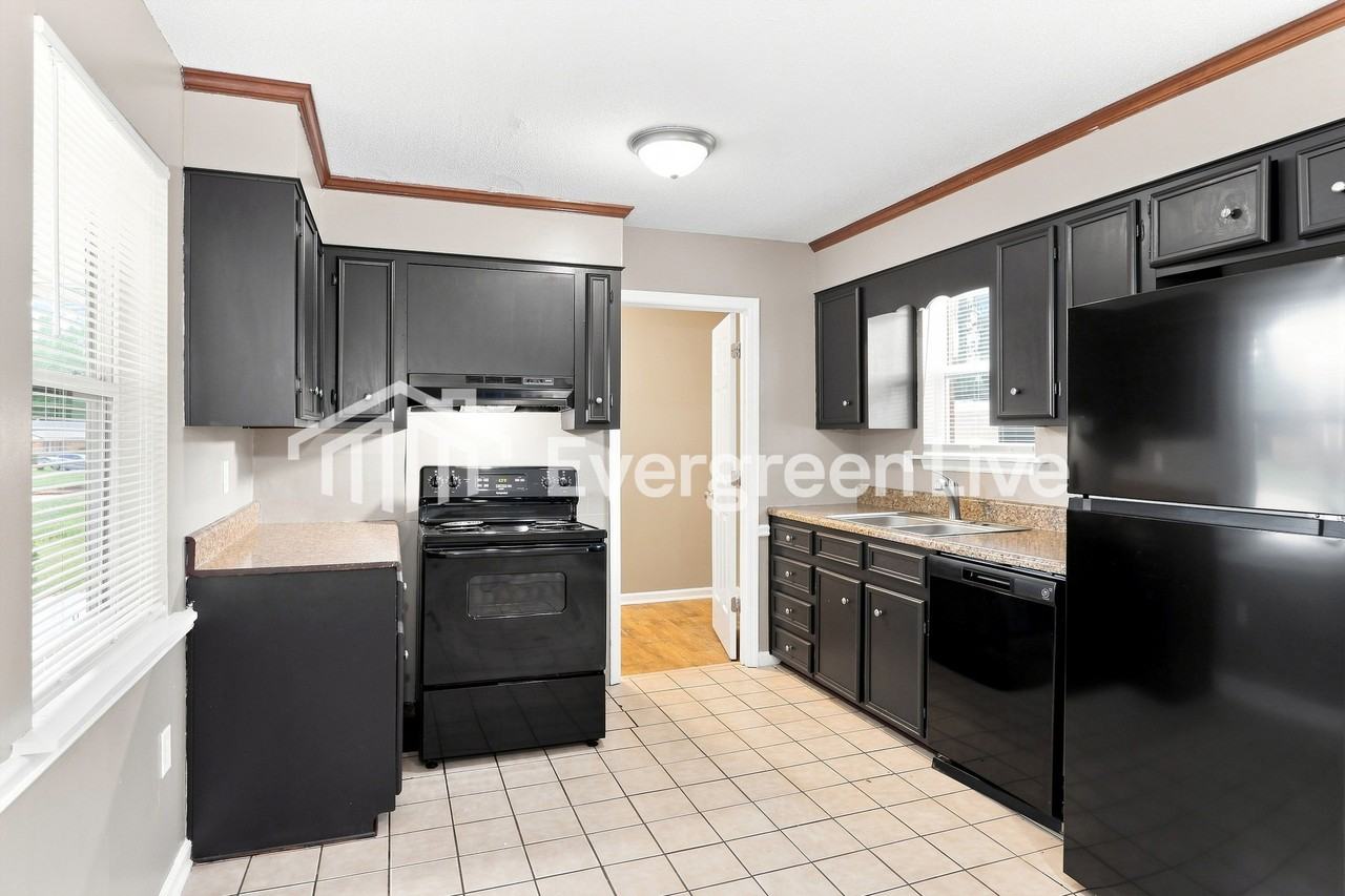 4016 Whispering Pines Rd S - Photo 5 of 15