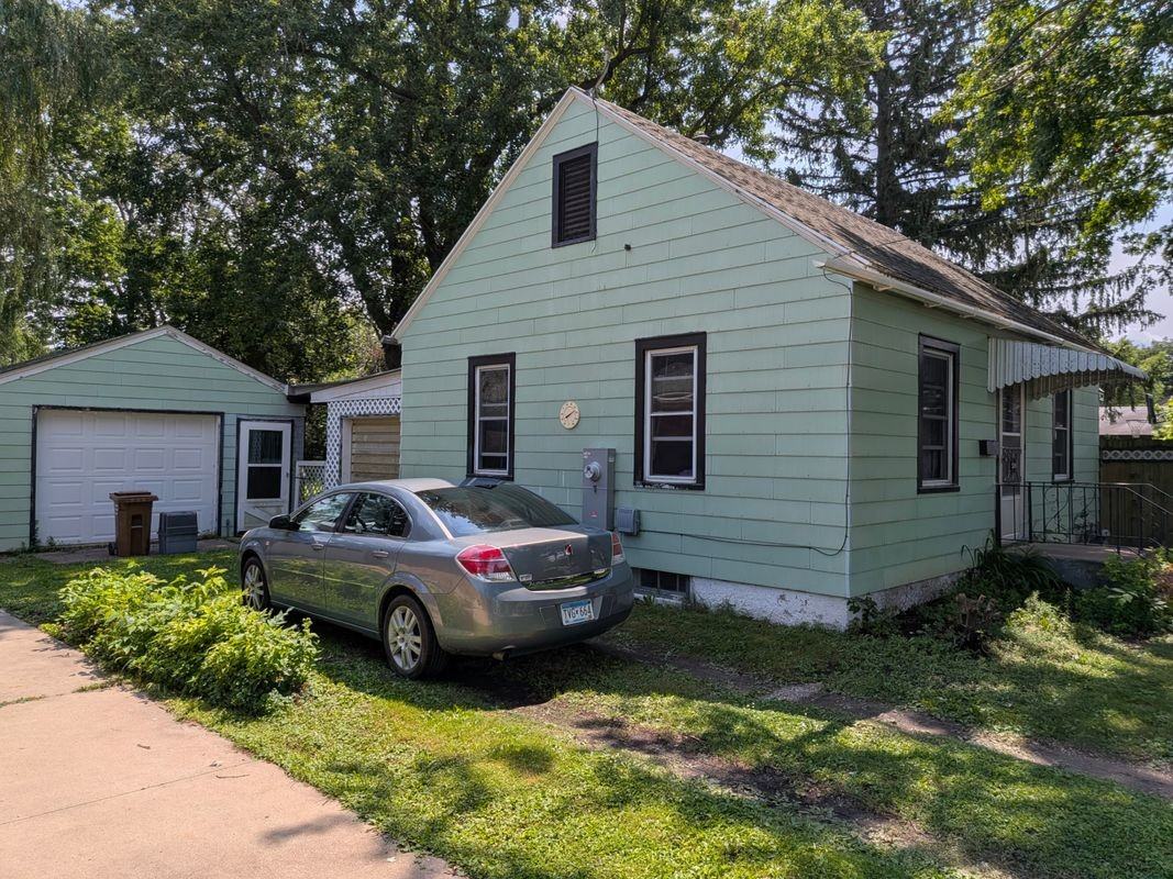 504 12th St Ne - Photo 2 of 13