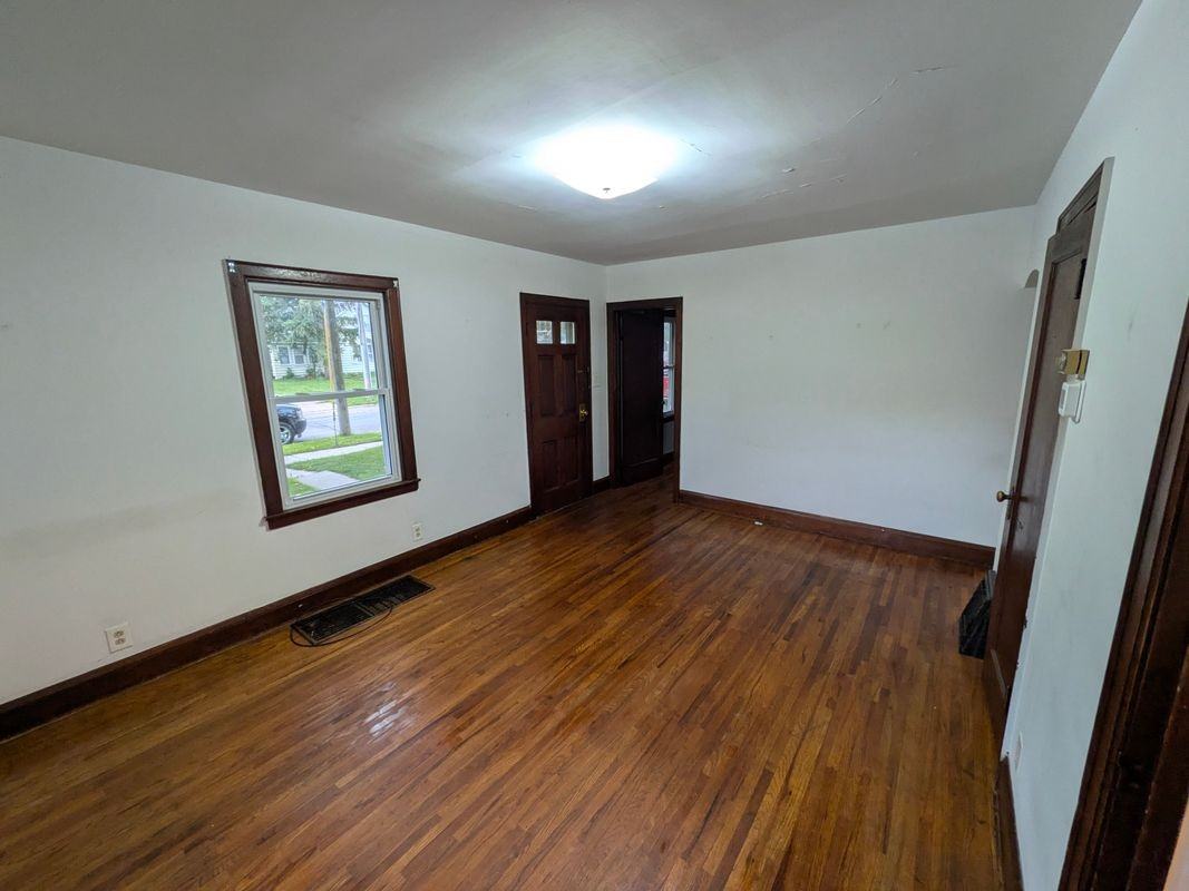 504 12th St Ne - Photo 4 of 13