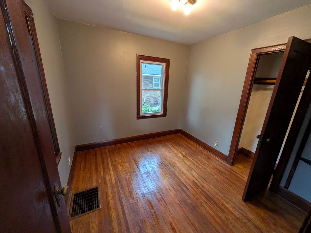 504 12th St Ne - Photo 6 of 13