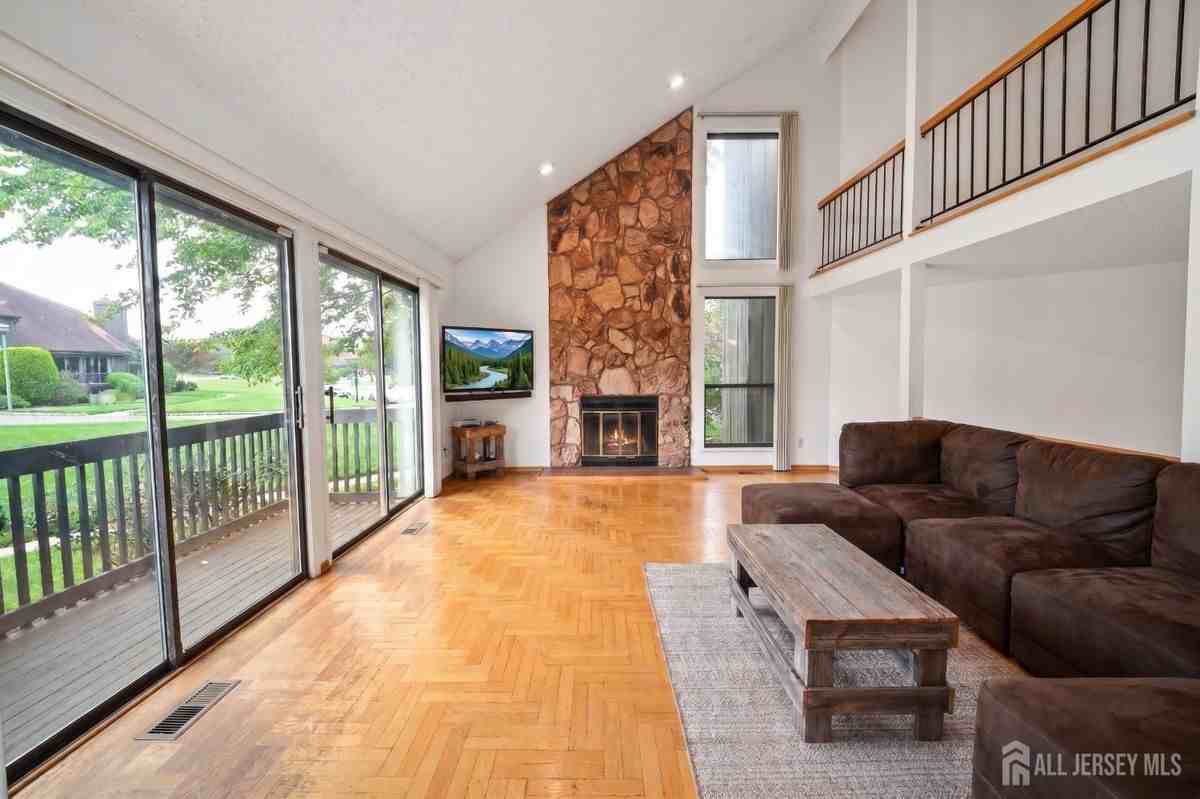 260 Westgate Dr - Photo 2 of 25