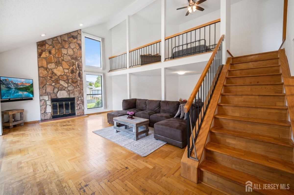 260 Westgate Dr - Photo 3 of 25